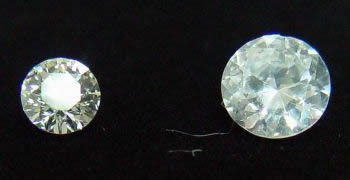 左边为天然钻石，右边为水晶