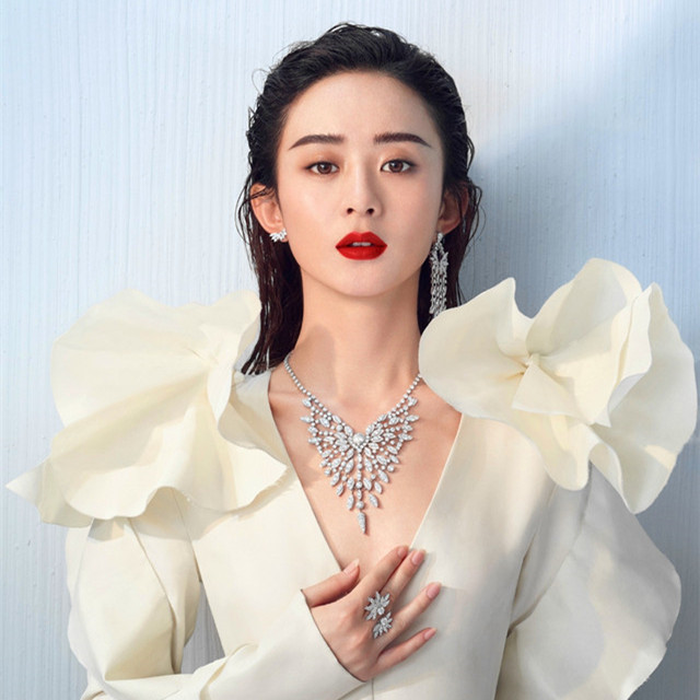 赵丽颖珠宝大片曝光，高贵典雅演绎奢华