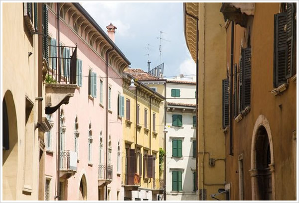 意大利北部小城维罗纳—莎翁笔下罗密欧和茱丽叶原型生活的地方