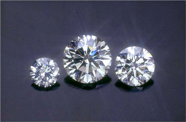 50分的钻石比40分的价格贵了近一倍？你知道钻石克拉溢价吗